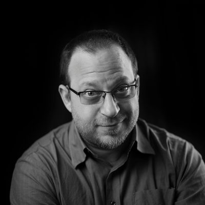 Portrait photo of Jonas Hauptman